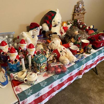 Lot 7: Holiday Items & more