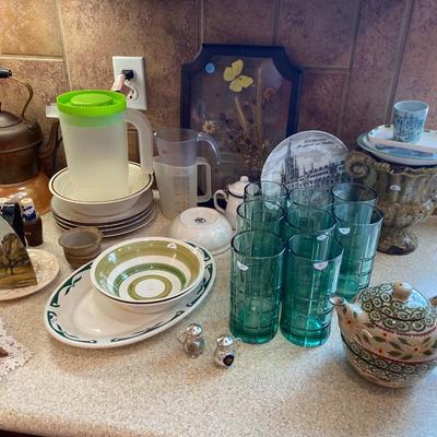 Lot 12: More Kitchen Items