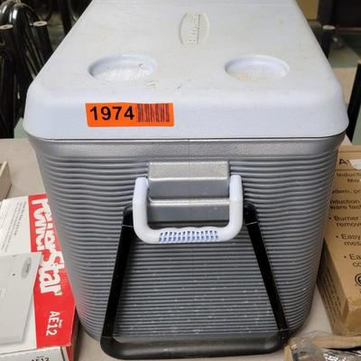 Rubbermaid Cooler
