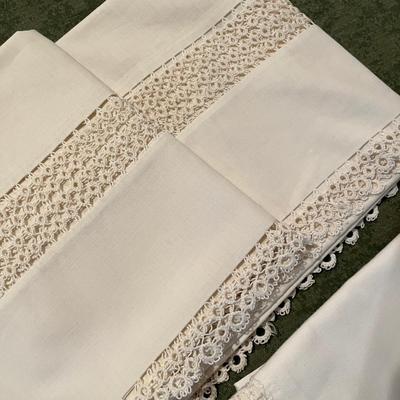 Lace edge pillow cases lot of 6