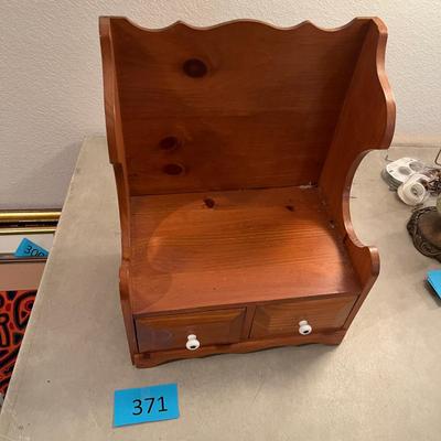 Wall shelf with drawers