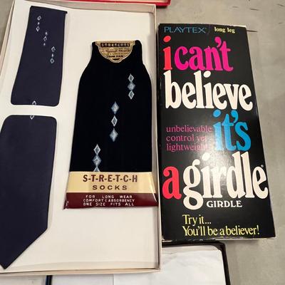 Lot of Women's things + Vintage Tie & Socks.