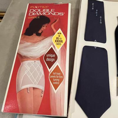 Lot of Women's things + Vintage Tie & Socks.