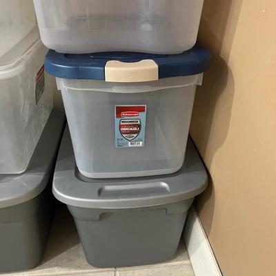 Lot of 17 Plastic Totes