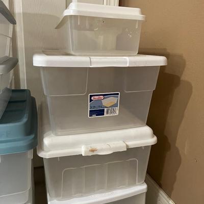 Small Plastic Totes and Oragnizers