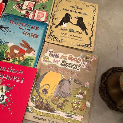 Large lot of kids books