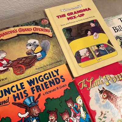 Large lot of kids books