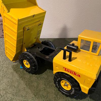 Tonka LARGE Dump truck