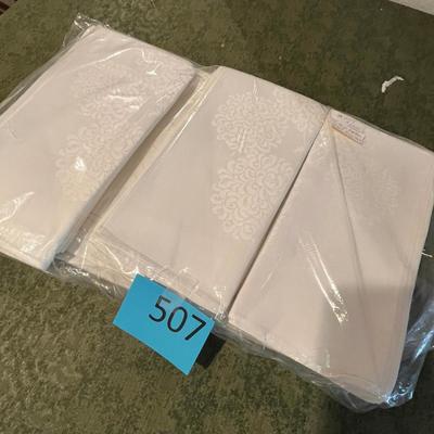 Damask Table Cloth & Napkins NIP