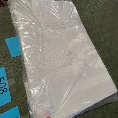 Damask Table Cloth & Napkins NIP