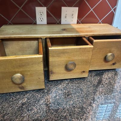 Kitchen Spice Drawers. (1 of 2)