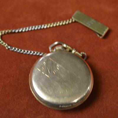 LOT 386  ANTIQUE ILLINOIS 17 JEWEL POCKET WATCH SERIAL # 4371741  10K GOLD FILLED CASE
