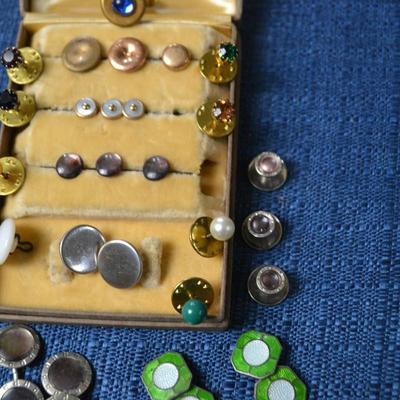LOT 361. VINTAGE MENS CUFFLINKS AND SHIRT ACCESSORIES