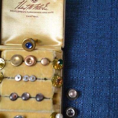 LOT 361. VINTAGE MENS CUFFLINKS AND SHIRT ACCESSORIES