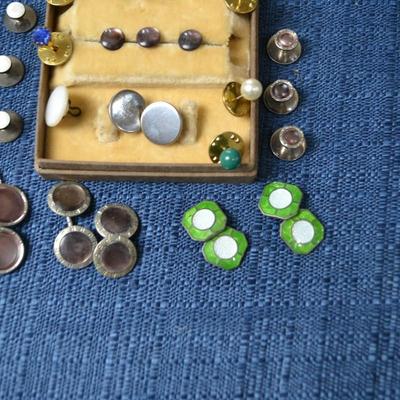 LOT 361. VINTAGE MENS CUFFLINKS AND SHIRT ACCESSORIES