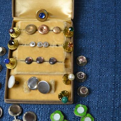 LOT 361. VINTAGE MENS CUFFLINKS AND SHIRT ACCESSORIES
