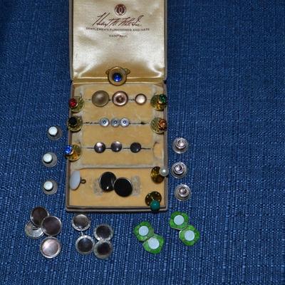 LOT 361. VINTAGE MENS CUFFLINKS AND SHIRT ACCESSORIES