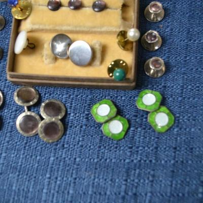 LOT 361. VINTAGE MENS CUFFLINKS AND SHIRT ACCESSORIES