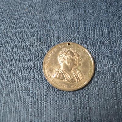 LOT 364. MAJESTY WILLIAM IIII AND HIS CONSORT ADELAIDE CORONATION EVENT MEDAL