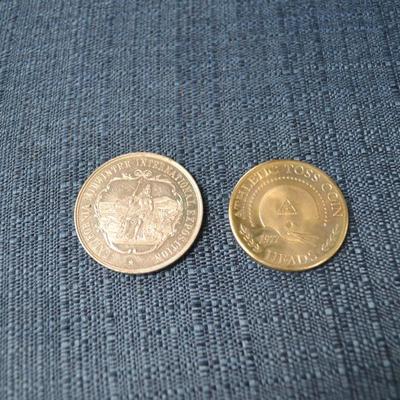 LOT 368. CALIFORNIA EXPOSITION SOUVENIR COIN/ATHLETHIC TOSS COIN 1977