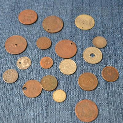 LOT 372  VARIETY OF COINS