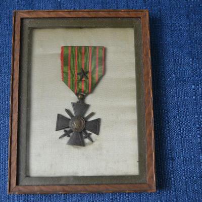 LOT 378. WWI  WAR CROSS METAL