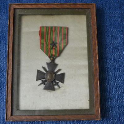 LOT 378. WWI  WAR CROSS METAL