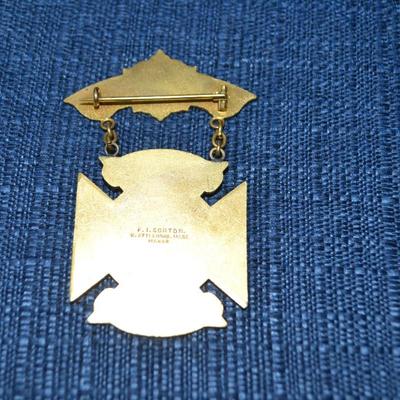 LOT 380 VINTAGE MASONIC KNIGHTS OF TEMPLAR PIN