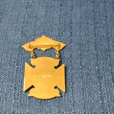 LOT 380 VINTAGE MASONIC KNIGHTS OF TEMPLAR PIN