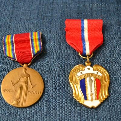 LOT 391 US MILITARY MEDALS