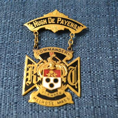 LOT 393. VINTAGE MASONIC KNIGHTS OF TEMPLAR PIN