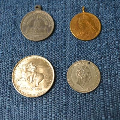 LOT 398 VARIETY OF COINS AND TOKENS