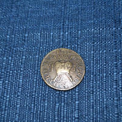 LOT 404. ANTIQUE IRELAND 1/2 CROWN COIN