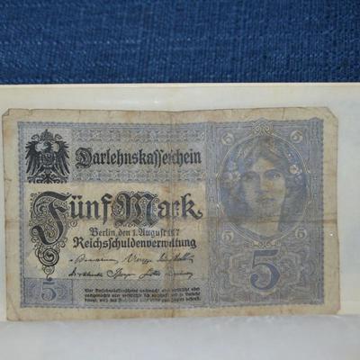 LOT 413 BOOK WITH A VARIETY OF BANK NOTES/CURRENCY