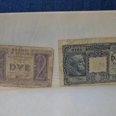 LOT 413 BOOK WITH A VARIETY OF BANK NOTES/CURRENCY