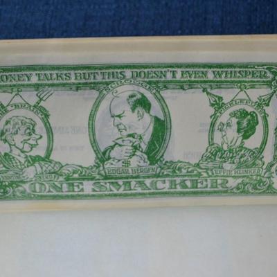 LOT 413 BOOK WITH A VARIETY OF BANK NOTES/CURRENCY