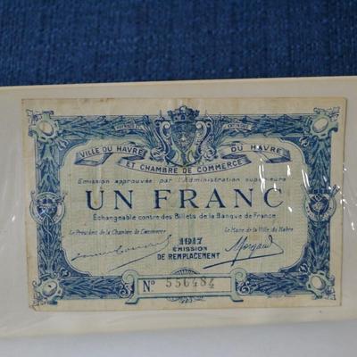 LOT 413 BOOK WITH A VARIETY OF BANK NOTES/CURRENCY