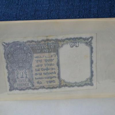 LOT 413 BOOK WITH A VARIETY OF BANK NOTES/CURRENCY