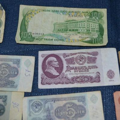 LOT 394. VARIOUS FOREIGN BANK NOTES/CURRENCY