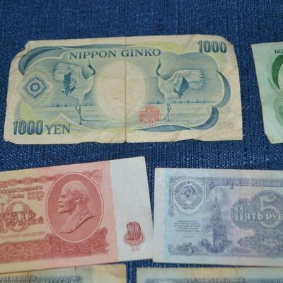 LOT 394. VARIOUS FOREIGN BANK NOTES/CURRENCY