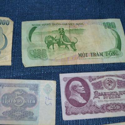 LOT 394. VARIOUS FOREIGN BANK NOTES/CURRENCY
