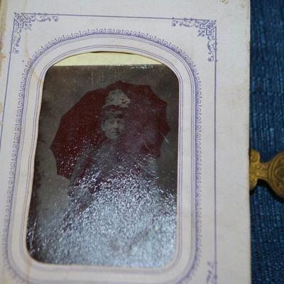 LOT 417. ANTIQUE PHOTO BOOK WITH ANTIQUE PHOTOS