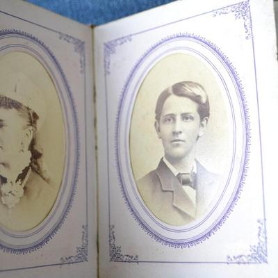 LOT 417. ANTIQUE PHOTO BOOK WITH ANTIQUE PHOTOS