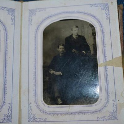 LOT 417. ANTIQUE PHOTO BOOK WITH ANTIQUE PHOTOS