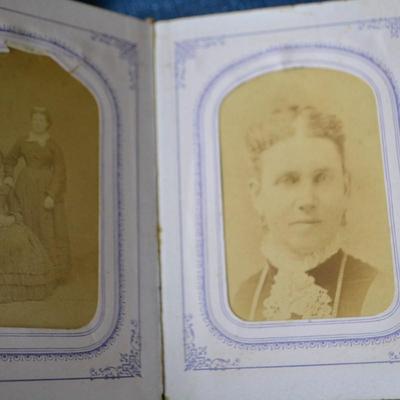LOT 417. ANTIQUE PHOTO BOOK WITH ANTIQUE PHOTOS