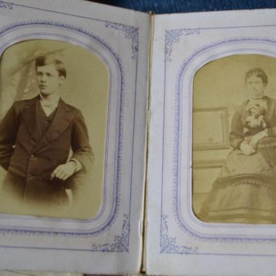 LOT 417. ANTIQUE PHOTO BOOK WITH ANTIQUE PHOTOS