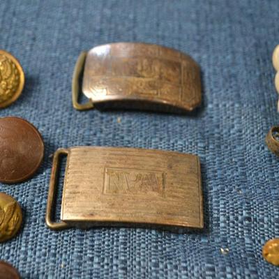 LOT 418 MILITARY ITEMS, BUCKLES, PINS, BUTTONS