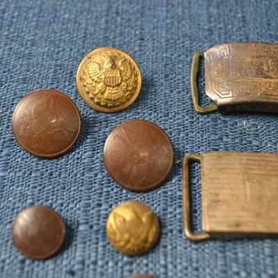 LOT 418 MILITARY ITEMS, BUCKLES, PINS, BUTTONS