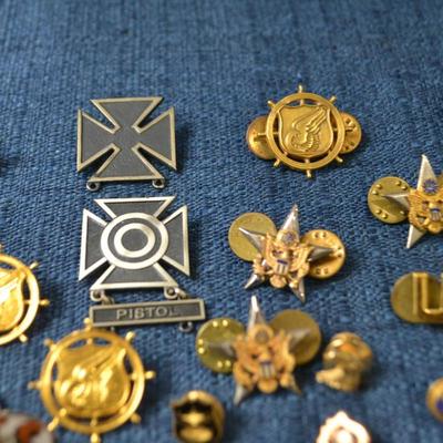 LOT 419. MILITARY ITEMS, CUFF LINKS, TIE BARS