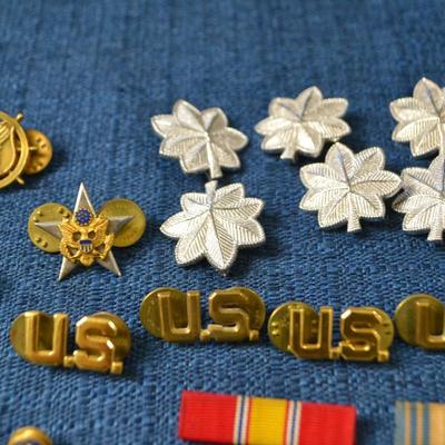 LOT 419. MILITARY ITEMS, CUFF LINKS, TIE BARS